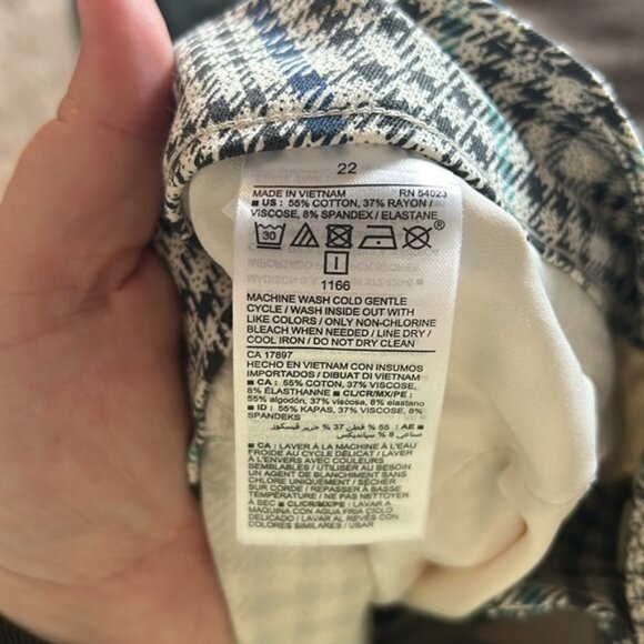 Old Navy Plaid Pixie Pants - Picture 7 of 7